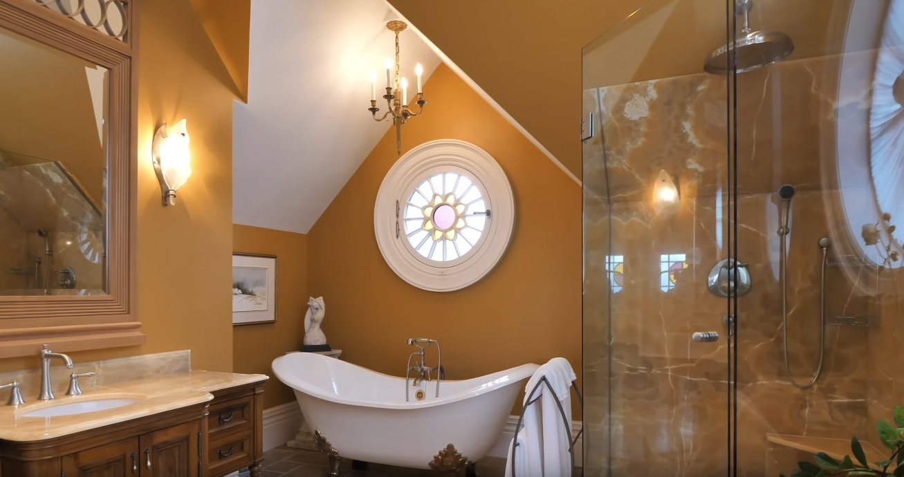 24 Photos vs. 20 Bayview Dr, St. Catharines, ON Home Interior Design Tour