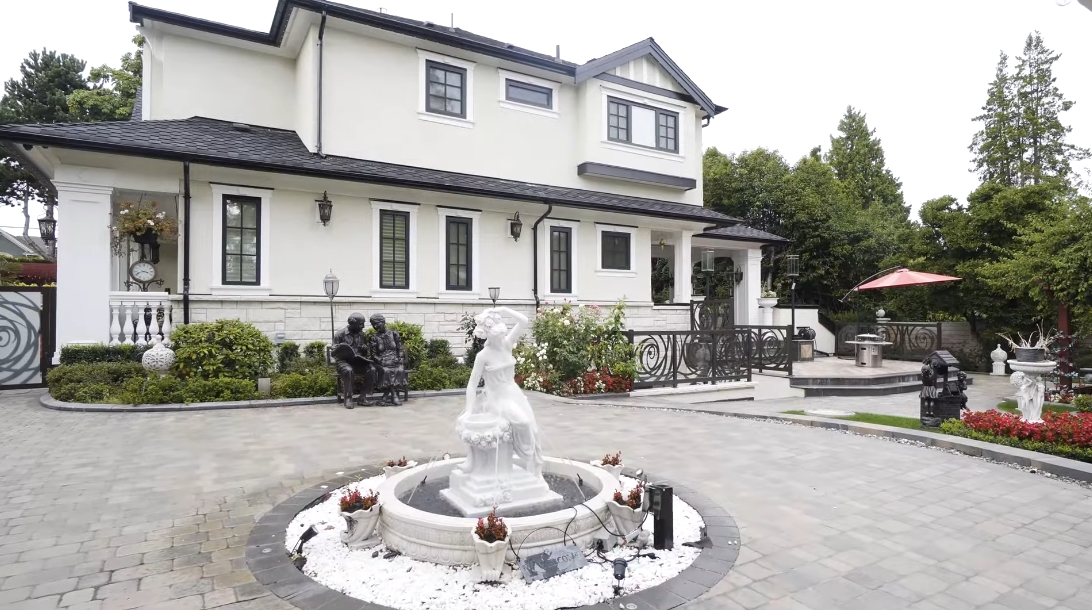 75 Interior Design Photos vs. 1487 Minto Crescent, Vancouver Luxury Mansion Tour