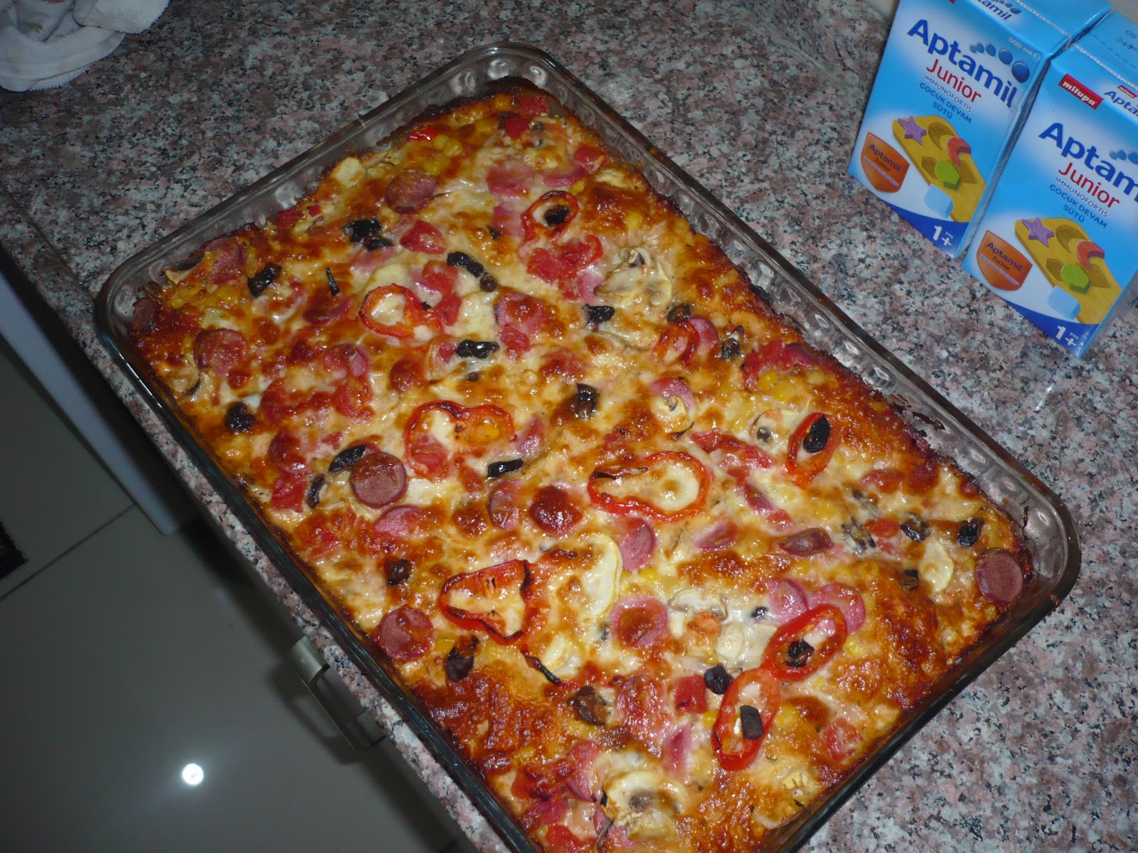 Tipitoş Ekmek hamurundan ev pizzası