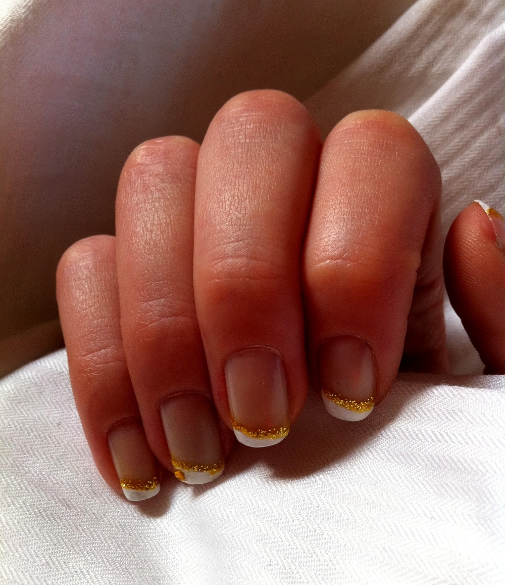 Möndchen - Nails, Fashion & Co: Edles Nageldesign mit Gold