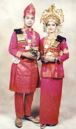 INDONESIAN TRADITIONAL CLOTHES Template Blog SEO untuk 