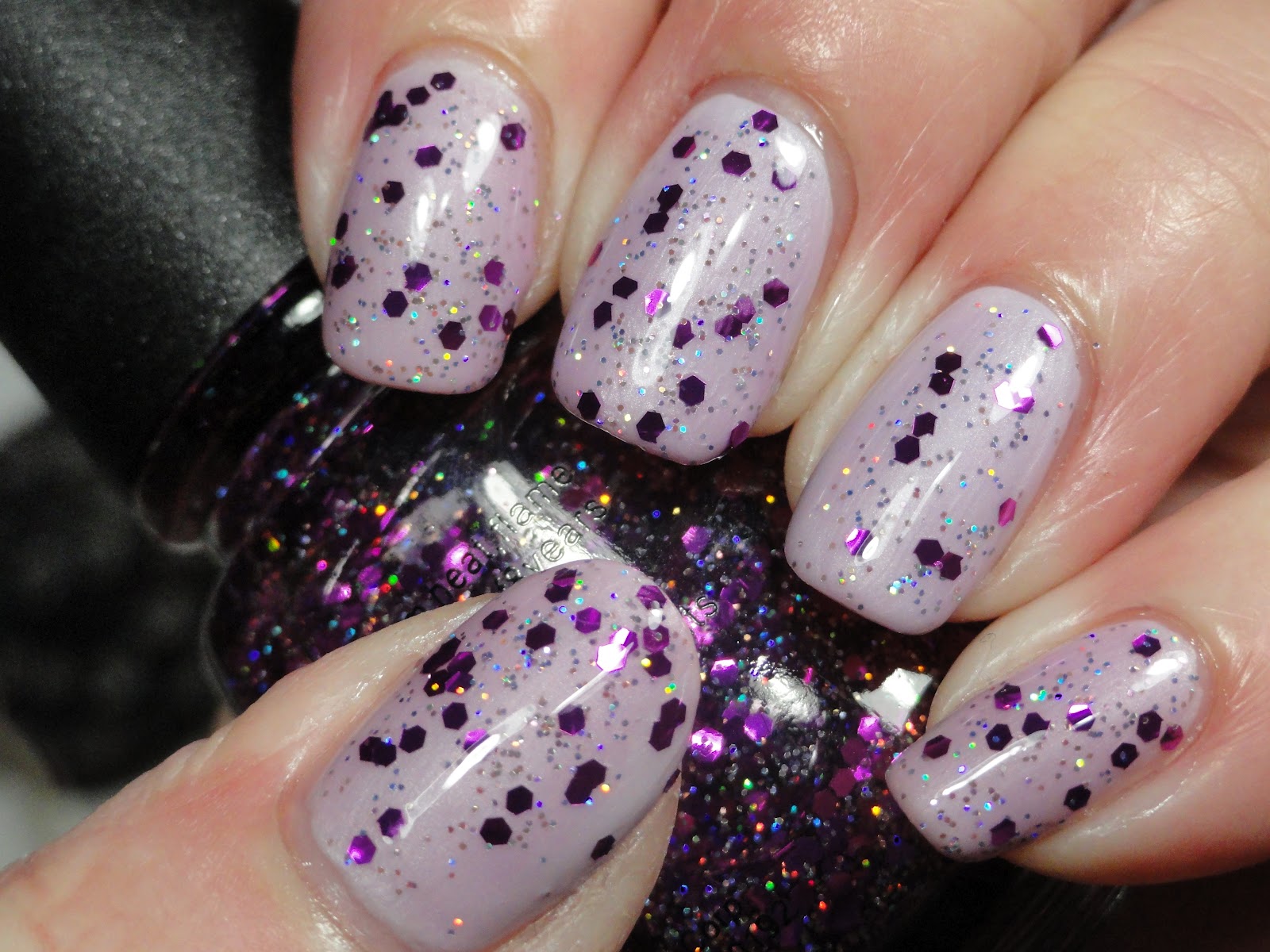 Canadian Nail Fanatic Squiggly Lines