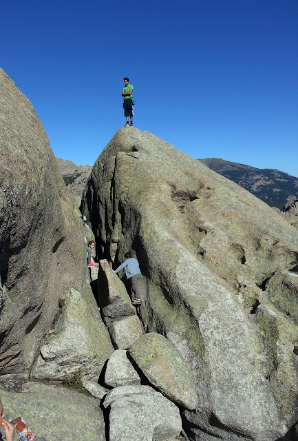 El Yelmo con niños. La Pedriza. Parque Nacional de Guadarrama.