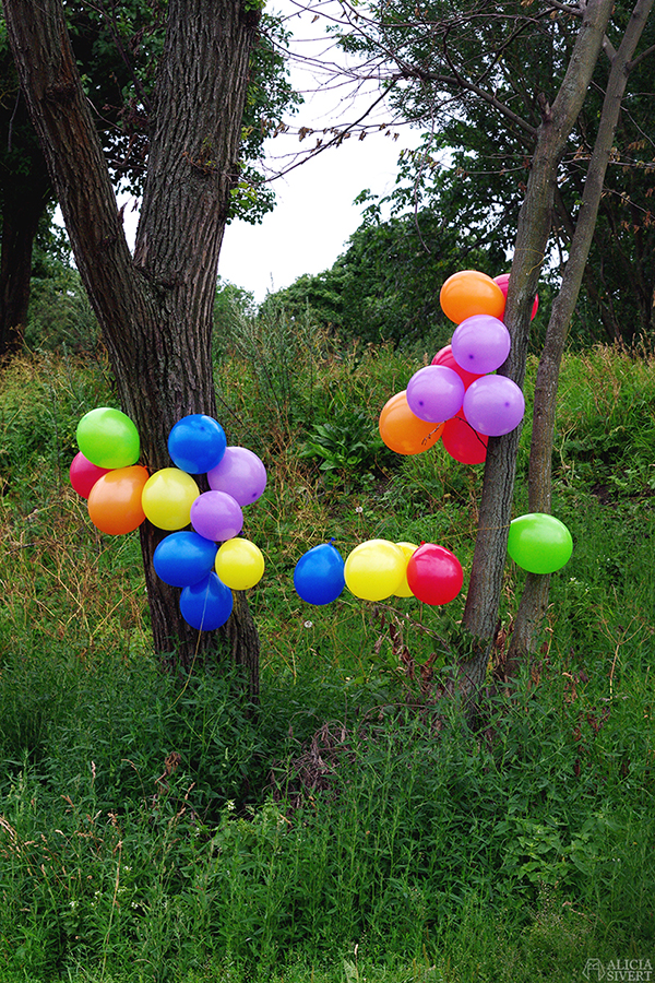 Surprise picnic, photo by Alicia Sivertsson. överraskningspicknick överraskning överrasknings picknick picnic surprise romantisk romantic vegetarisk picknickmat mat vegetarian food fest party kalas observatorielunden stockholm celebration celebrate balloons ballonger