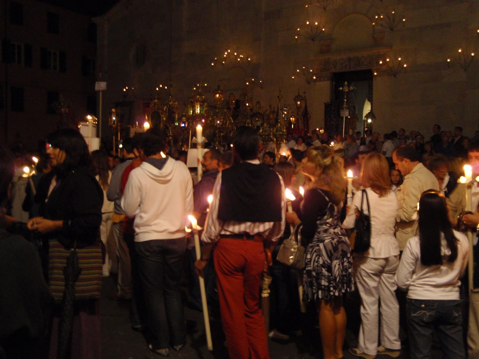 More1 Italy and Japan Lucca Luminaria festival, the Procession of the Holy Cross