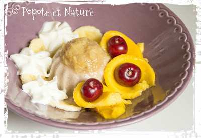 Coupe glace banane maison au confit de rhubarbe et à la mangue © Popote et Nature