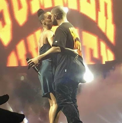 Screenshot 20160901 020811 Drake and Rihanna finally kiss on stage