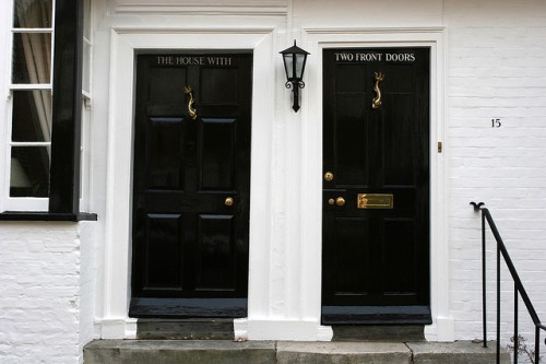 Decoración de interiores: Diseños de Puertas Principales de color Negro