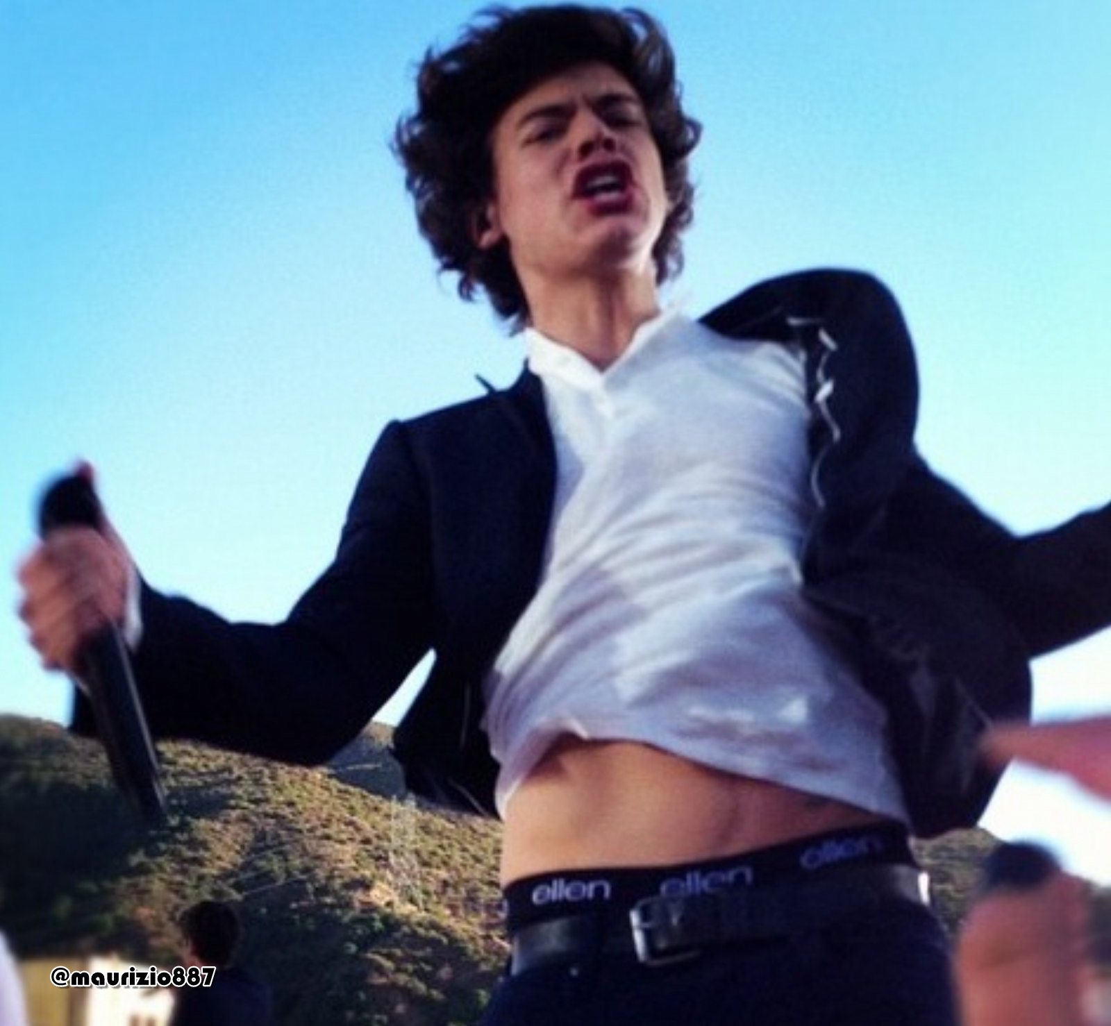 Celebrities In Undiez Harry Styles of One Direction Showing His Ellen