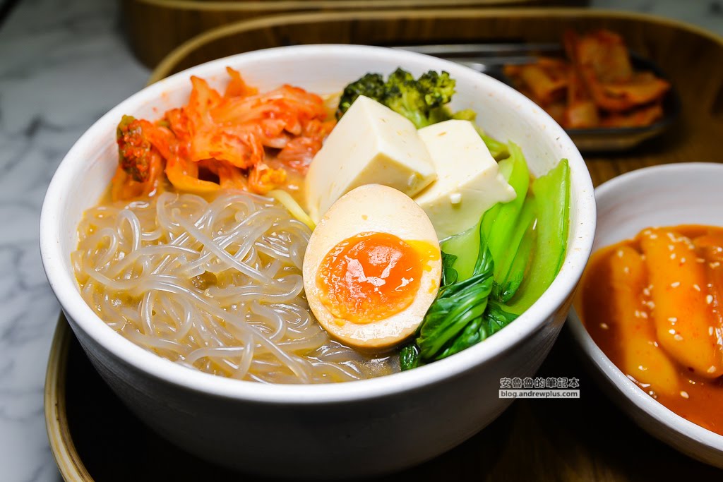 安妞韓辣燙,東區韓式麻辣燙,網美拍照打卡店