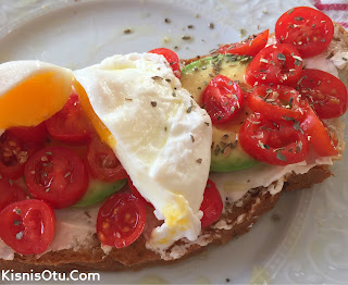 YUMURTALI AVOKADOLU AÇIK SANDVİÇ Poşe, Yumurtalı, Avokadolu, Peynirli, Domatesli, Açık, Sandviç,Tarifi, adet yumurta yarım avokado