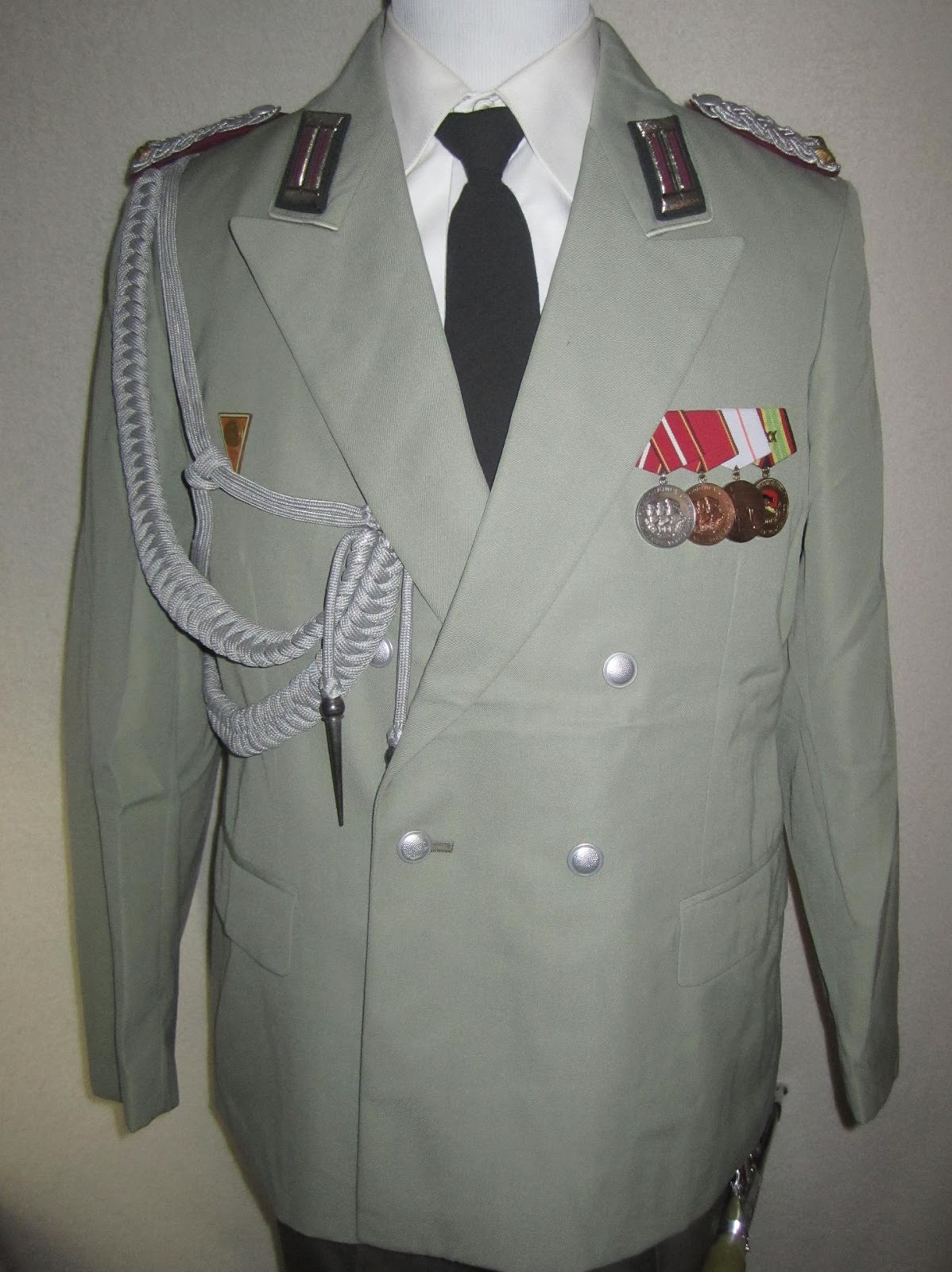 Uniformen der DDR: NVA ZIVILVERTEIDIGUNG Offiziersuniformen Dienst