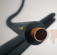 Aislamiento de Tuberías de Calefacción Imagen de una tubería de calefacción aislada con coquilla elastomérica