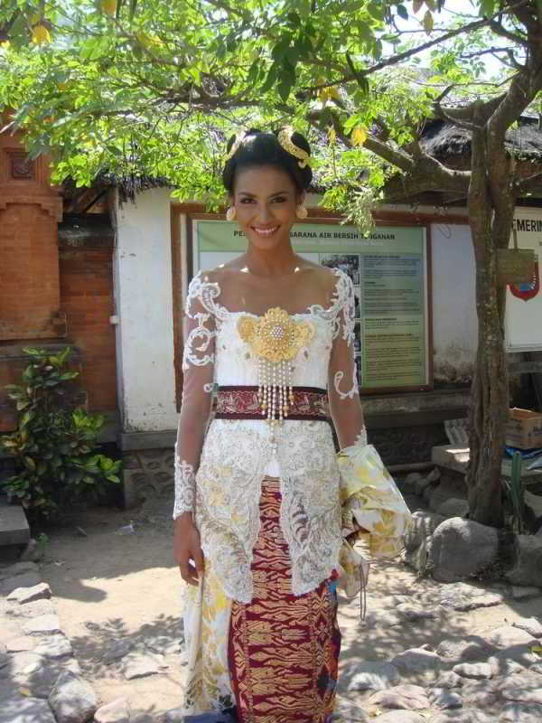 Contoh Baju Kebaya Bali Warna Puith Model Kebaya Bali Warna Putih