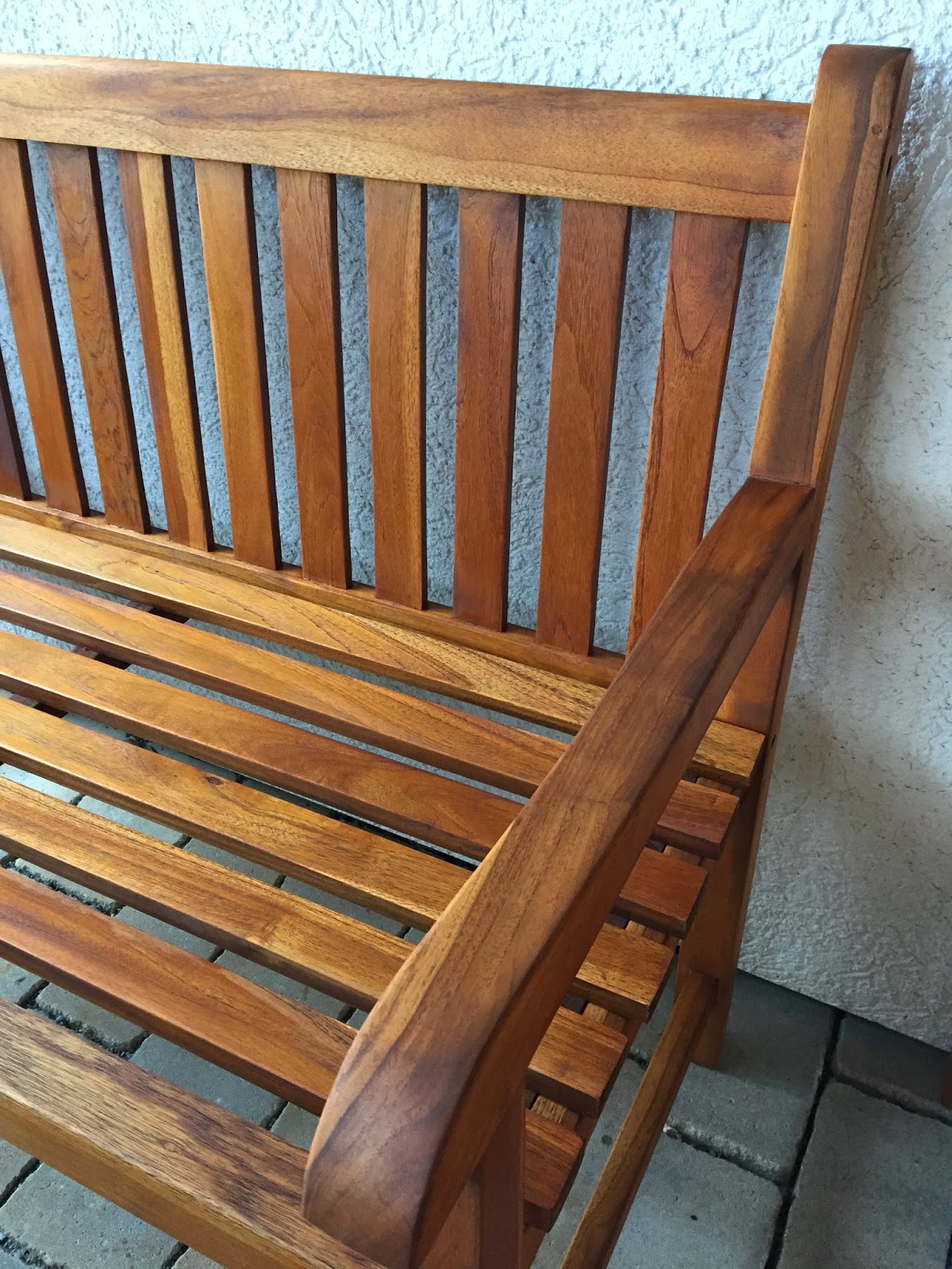 HolzwurmTom.de: Oberflächenbehandlung einer Teakholzbank