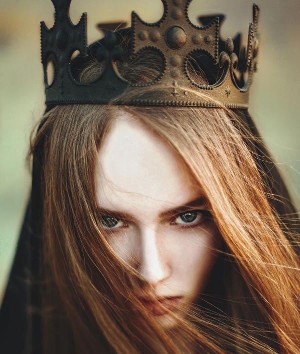 Top 100 Queen Status in English 2022 [Unique & Fresh]