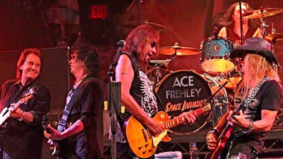hennemusic: VIDEO: Ace Frehley reunites with Frehley's Comet members