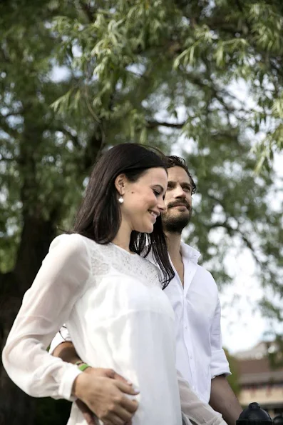 Prince Carl Philip and his fiancée Sofia Hellqvist gave a interview to the Swedish newspaper Dalarnas Tidning