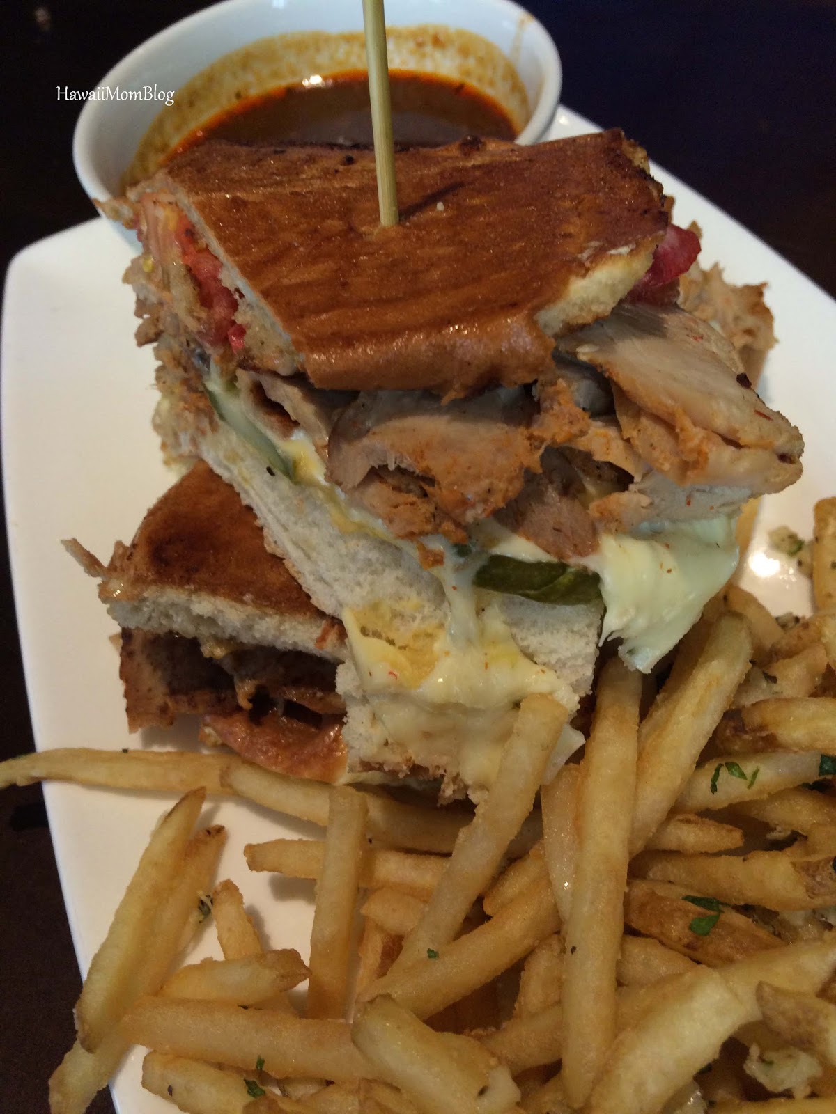 Hawaii Mom Blog Yard House Waikiki Beach Walk