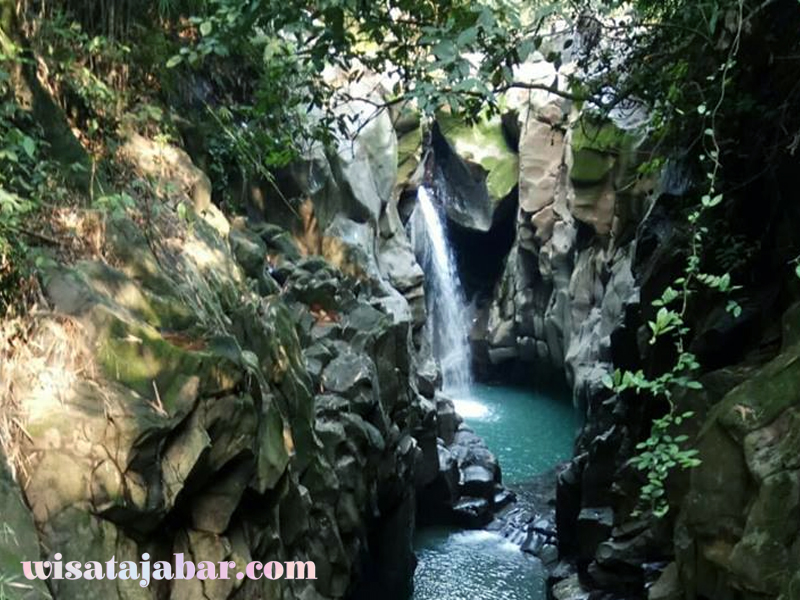 Curug Cikuluwung Pesona Air Terjun Dan Ngarai Eksotis Di Curug Cikuluwung Pesona Air Terjun Dan Ngarai Eksotis Di