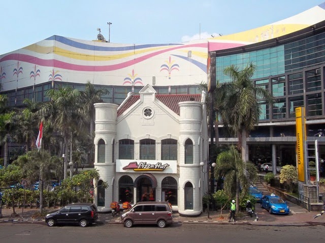 The Indo-Chinese House: Bangunan Pizza Hut Atrium Senen Jakarta Pusat
