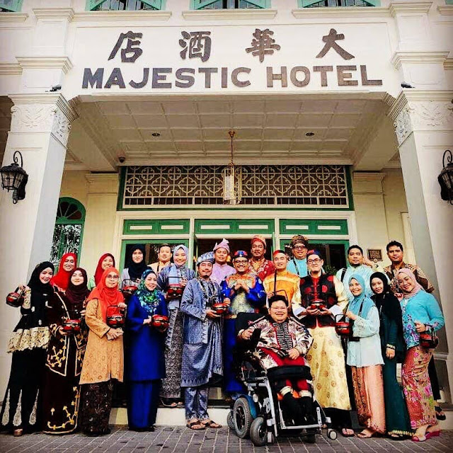 Lelaki Ini Buktikan Kekurangan Diri Bukan Penghalang Untuk Berjaya, jamu mall, pengasas jamu mall, siapa pengasas jamu mall, siapa disebalik jamu mall, kisah kejayaan jamu mall, jamu mall, jamumall, khairul nizam jamumall,