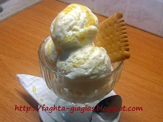 Παγωτό γιαούρτι με μέλι και μπισκότα - από «Τα φαγητά της γιαγιάς»