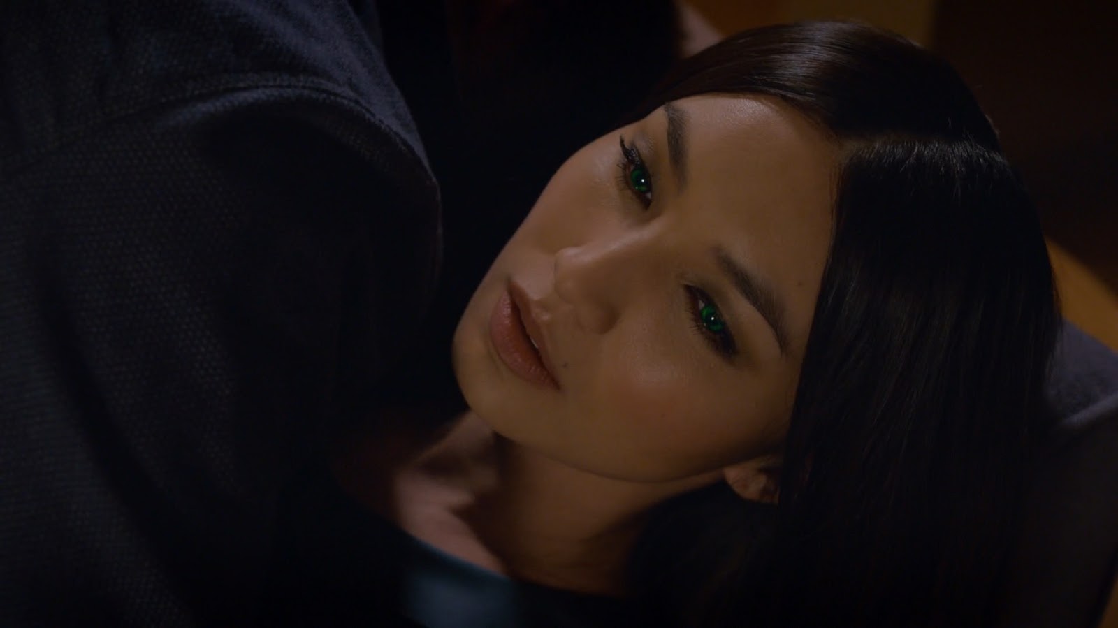 Gemma Chan as Anita/Mia / Humans: S01E04 (2015) / 31 Caps.