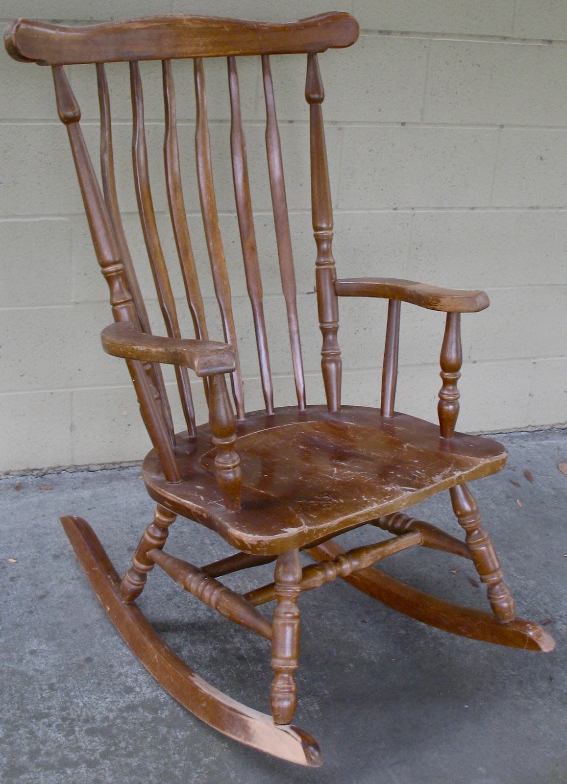 The Craftsman Custom Finish for a Classic Rocking Chair