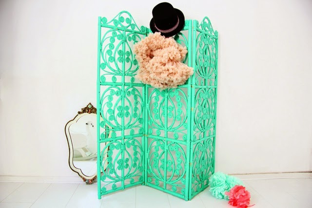 habitacion-mural-flores-biombo-turquesa-pompones