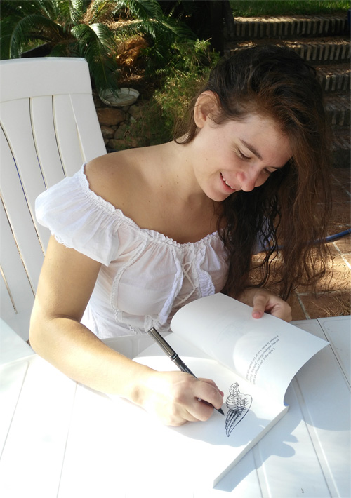 Soley Aragonés firmando Sueños de canela y miel