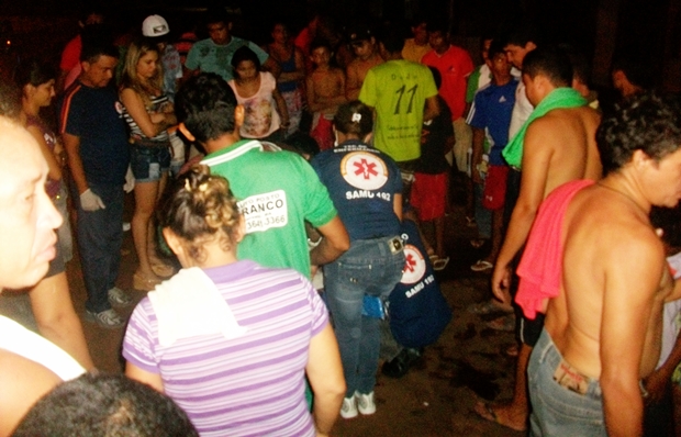 Equipe do SAMU prestando os primeiros socorros às vítimas (foto: Coroatá Online MA)
