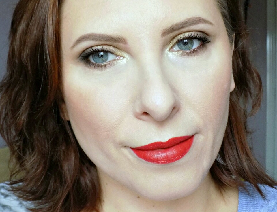 Zoeva Luxe Matte Lipstick in Futuro Red swatch