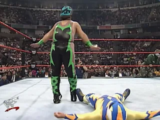 WWE / WWF Royal Rumble 1998 - Tarantula and Max Mini met in a six man mini match