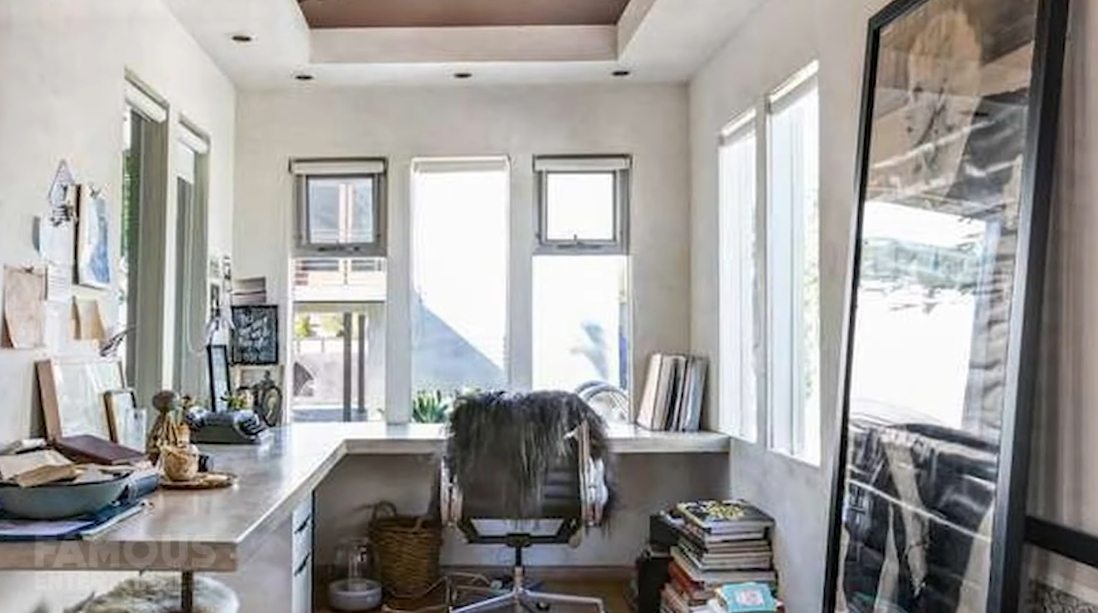 27 Interior Design Photos vs. Margot Robbie's CA Homes In Venice Beach & Hancock Park