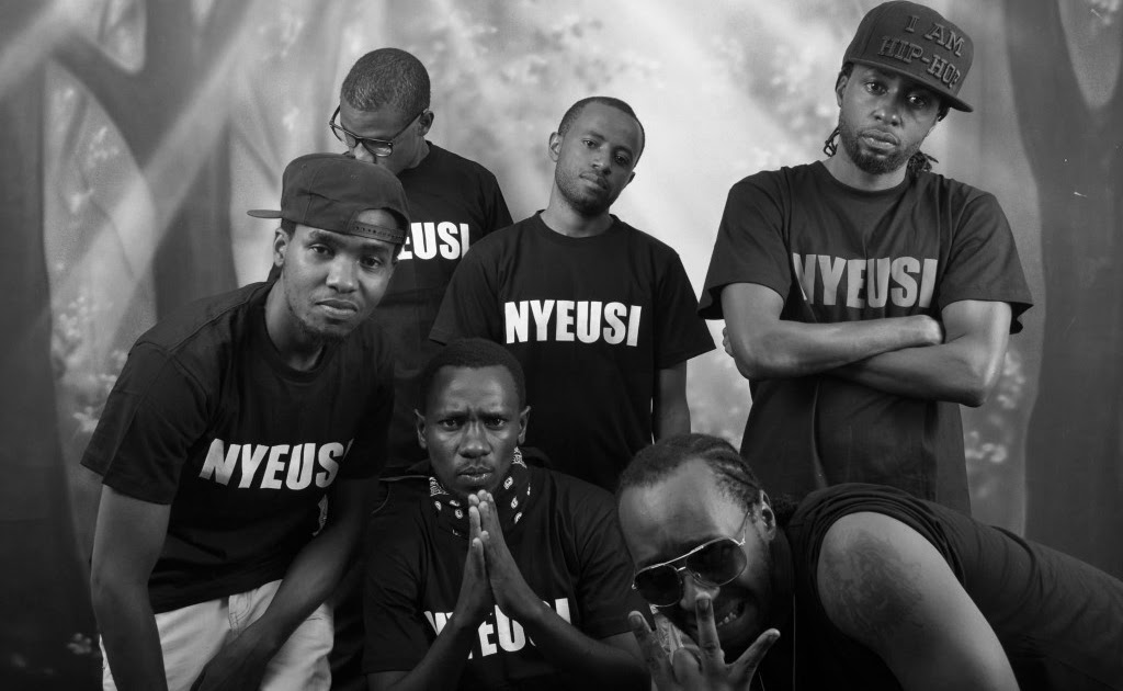 Дрэгстеры из категории top fuel. Nasa команда. American t shirt. Анатолий сачивко сбпч. Crew надпись.