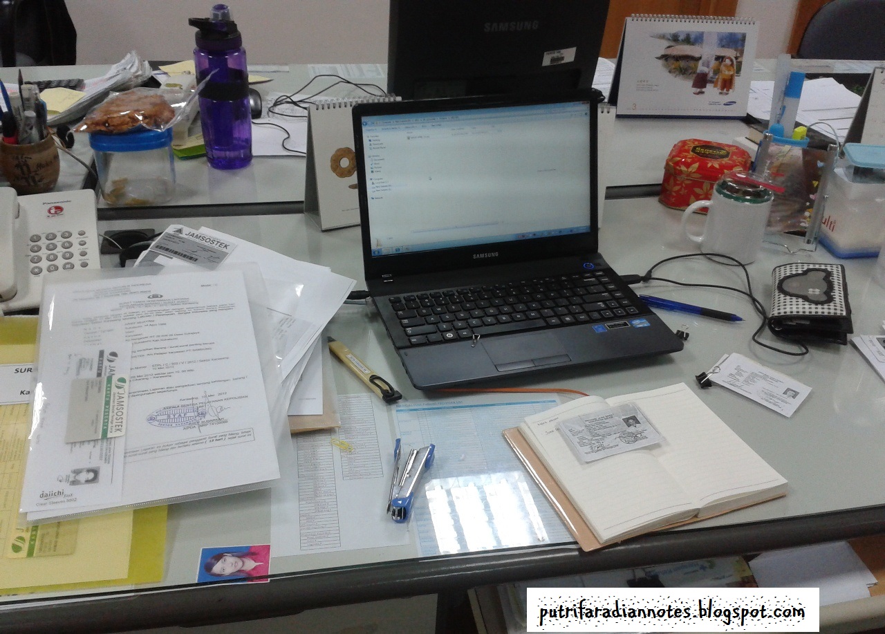 (random about office) [beforeafter] Meja Kerja catatan Miss Putri