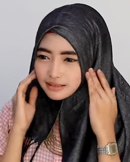 Model Hijab Pashmina Untuk Wajah Bulat Jadi Terlihat Tirus Lonjong Model Hijab Pashmina Untuk Wajah Bulat Jadi Terlihat Tirus Lonjong