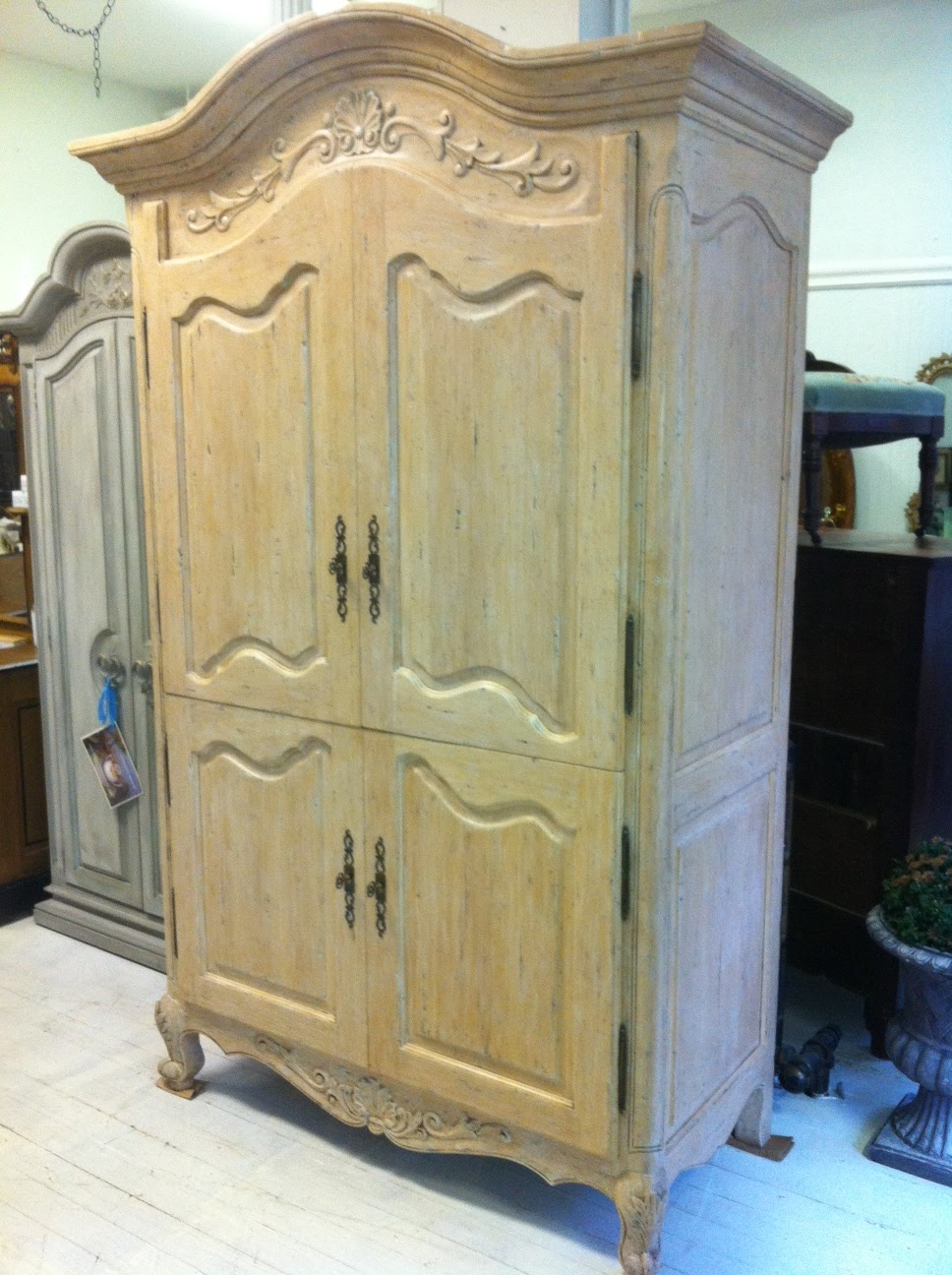 Maison Decor Shabby Chic Chateau Armoire