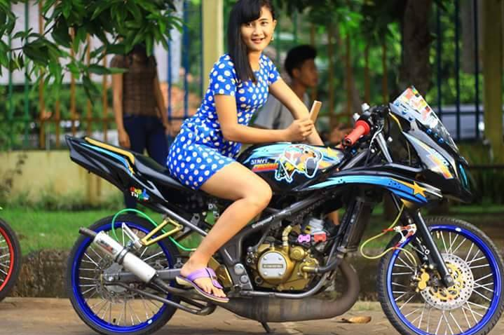 Terbaru 11+ Foto Wanita Naik Motor Ninja, Foto Wanita