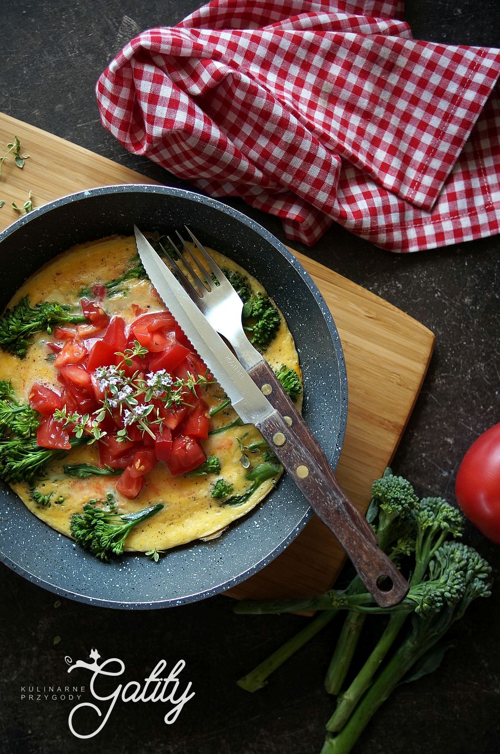 omlet-z-warzywami-na-patelni