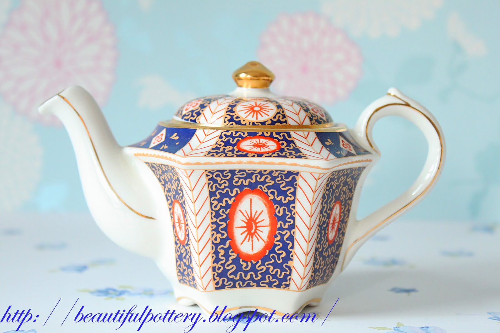 BEAUTIFUL POTTERY Heirloom Teapots Collection ( Made In England )