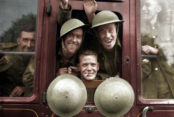 28 Realistically Colorized Historical Photos Make the Past Seem Incredibly Alive - British Troops Board Their Train for the Front, 1939