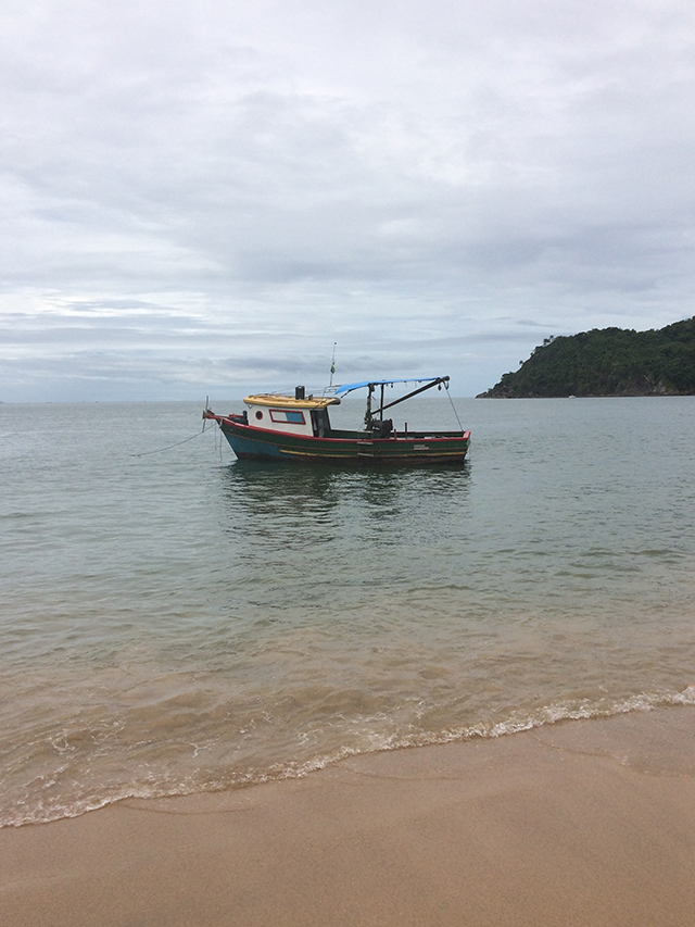 Barquinho na Praia Jabaquara Ilhabela