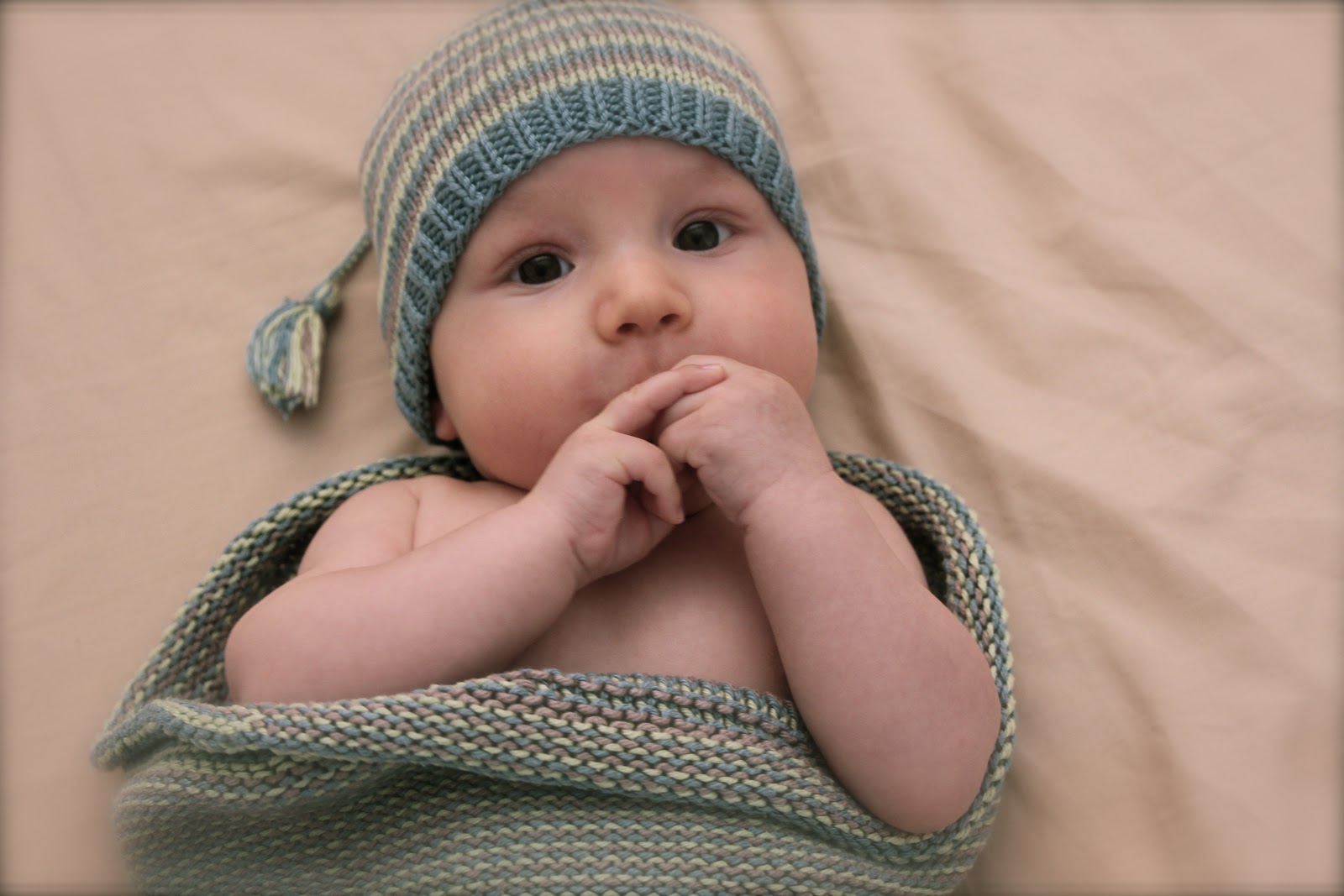 rami Knitted Baby Cocoon (free patern)