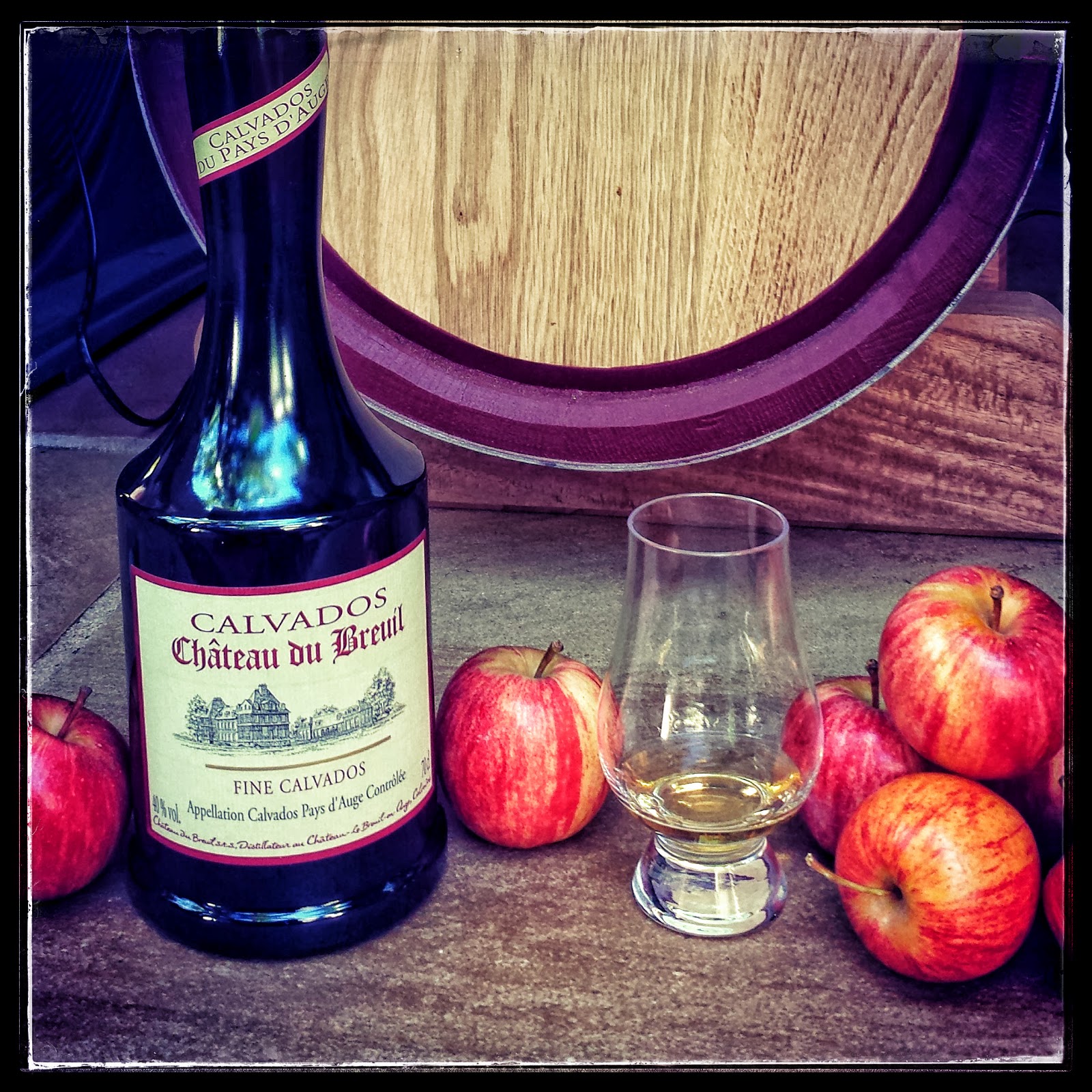 А мне бы просто кальвадос не. Кальвадос. calvados. calvados блоггер. кальвадос прикол фото.