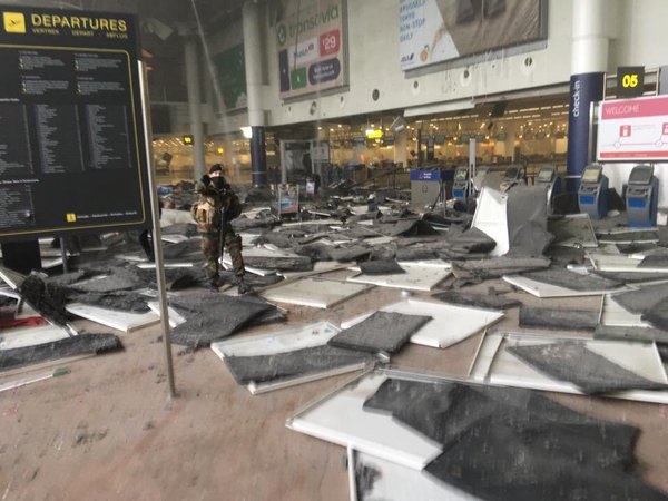 (Gambar & Video) Detik Cemas Letupan Gegar Lapangan Terbang Di Belgium (Gambar & Video) Detik Cemas Letupan Gegar Lapangan Terbang Di Belgium