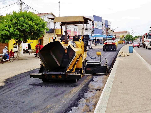 Moradores e comerciantes comentam sobre benefícios com recapeamento da avenida