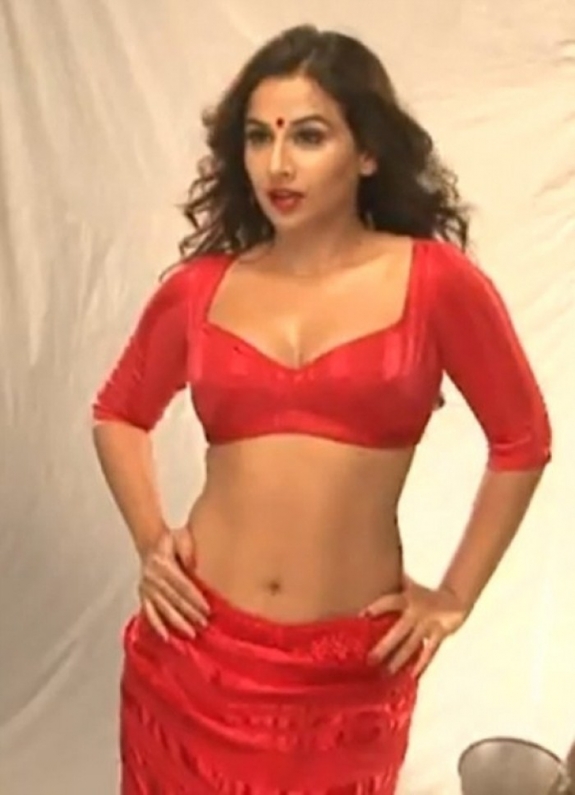 Vidya Balan Actress Hot Photoshoot Stills ~ Cinindya 