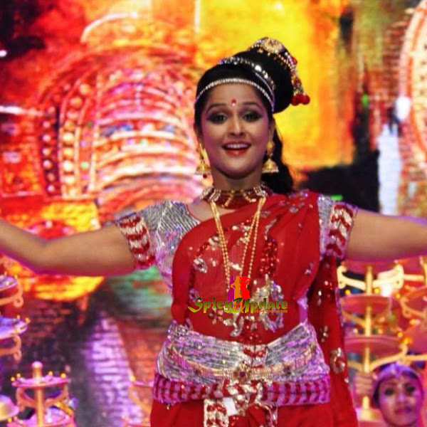 Mallu actress Ramya nambeeshan hot at Amma mega stage show 2013